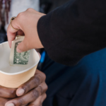 Memberi Sedekah Kepada Orang Yang Membutuhkan