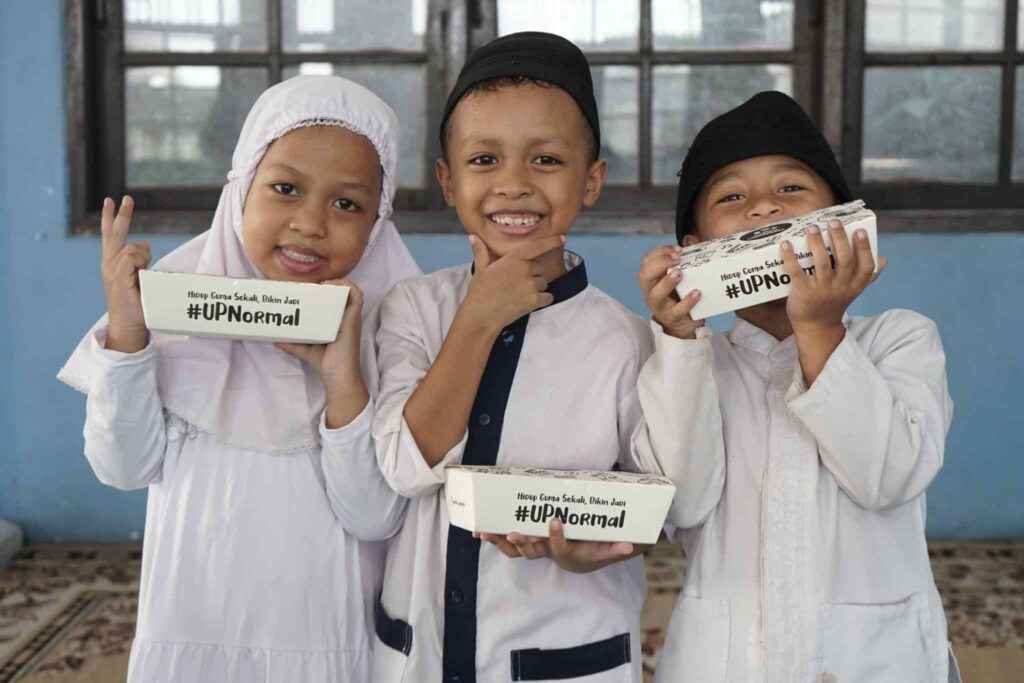keutamaan menyantuni anak yatim